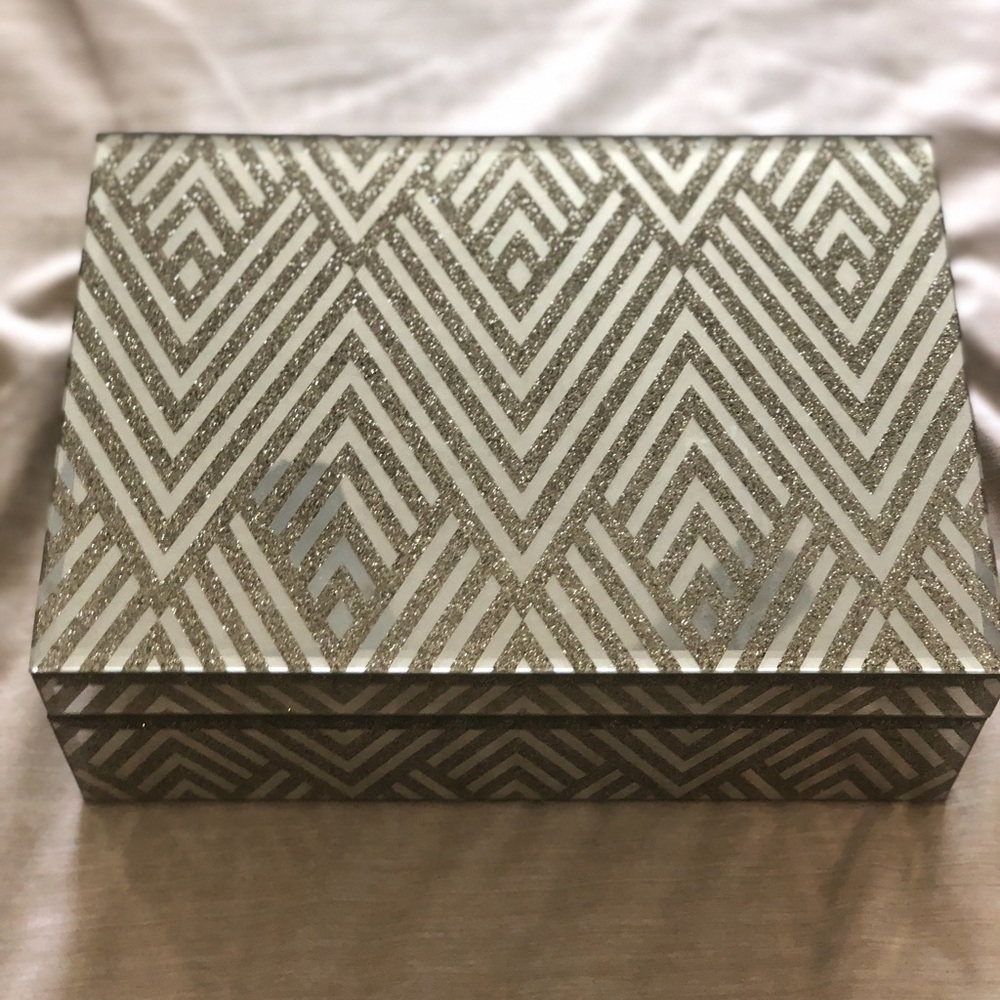 Jewelry box